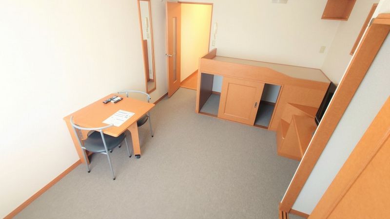 レオパレスラ・ティーダ 居間