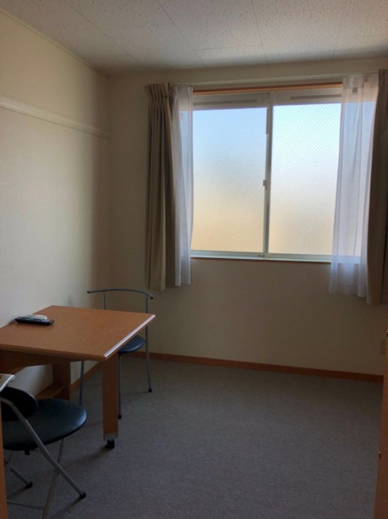 レオパレスニューロード 居間