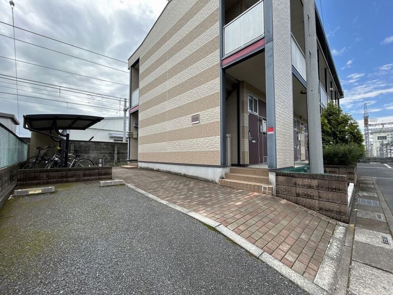レオパレスラフィーニア エントランス