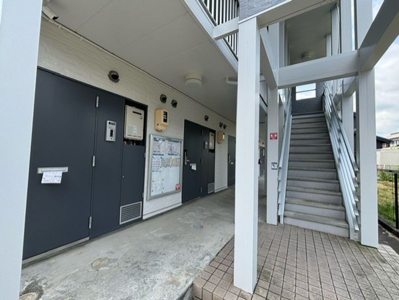 レオパレスコスモ平井 玄関