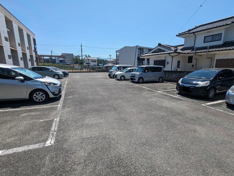 レオパレスＶａｓｔｌａｎｄ 駐車場