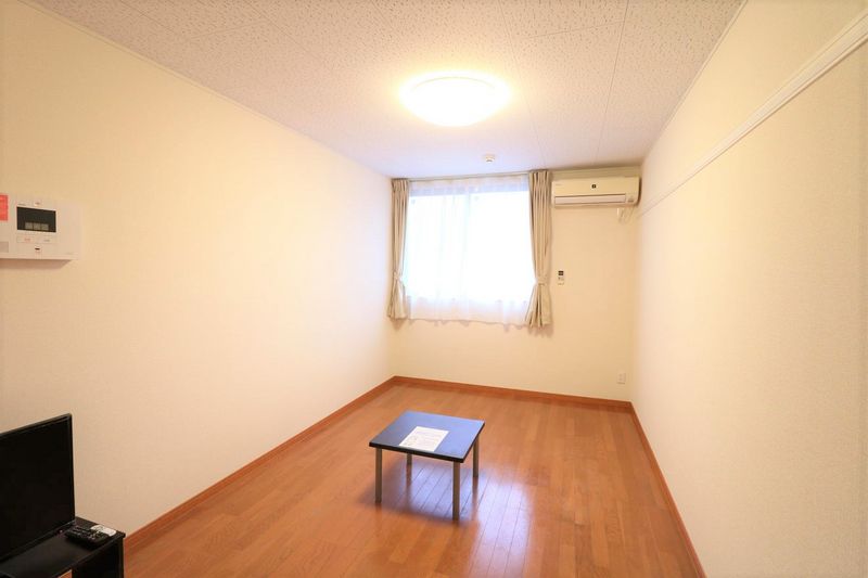 レオパレスひつかわ 居間