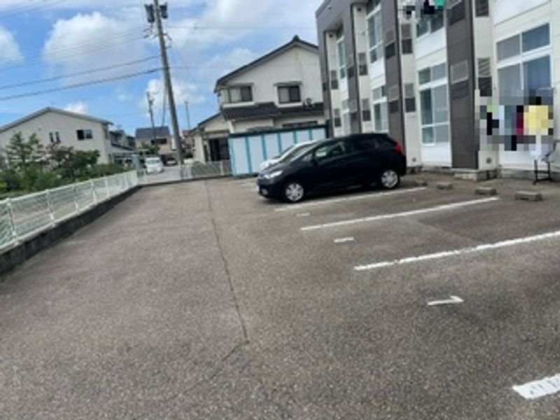レオパレスすみよし 駐車場