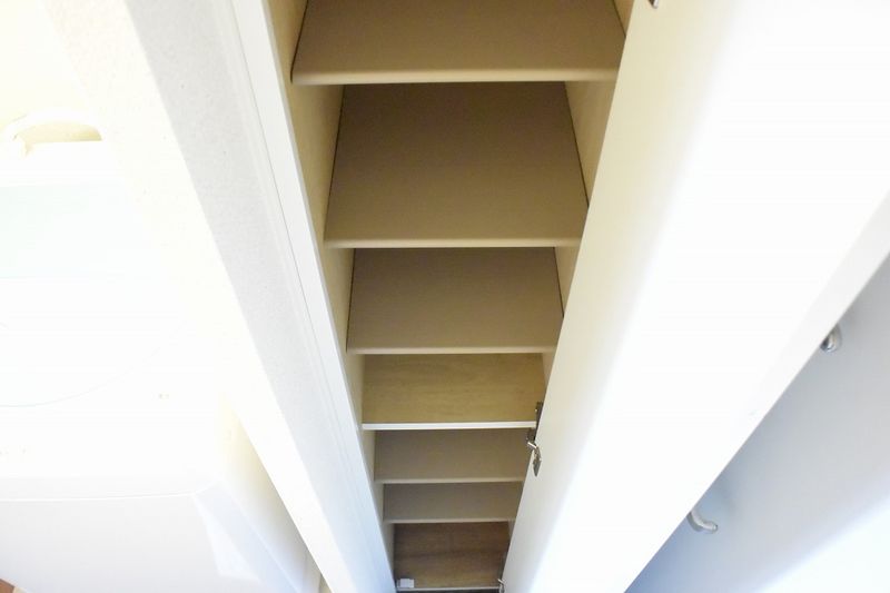 レオパレス刀根山 収納