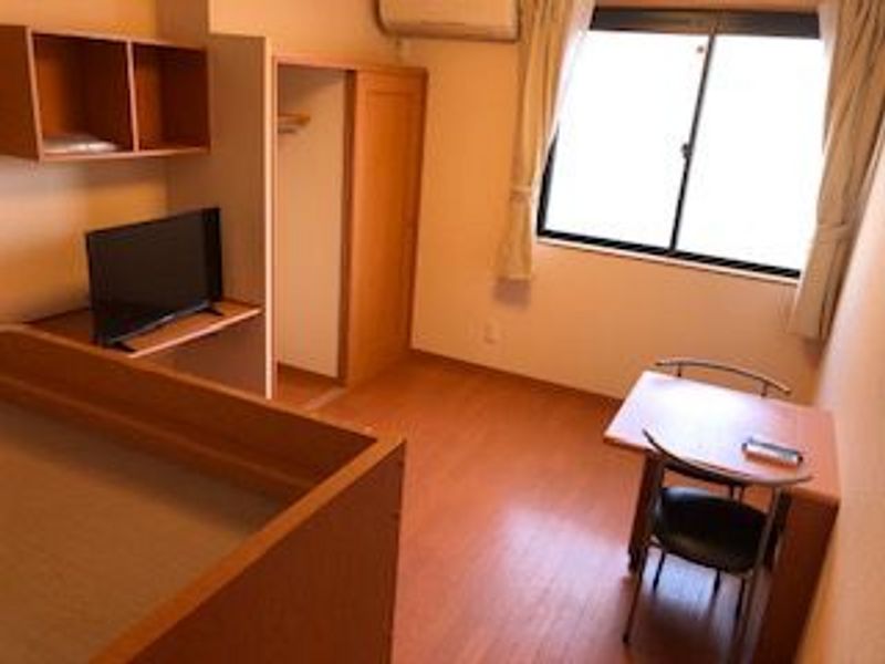 レオパレスロハス　Ａ 居間