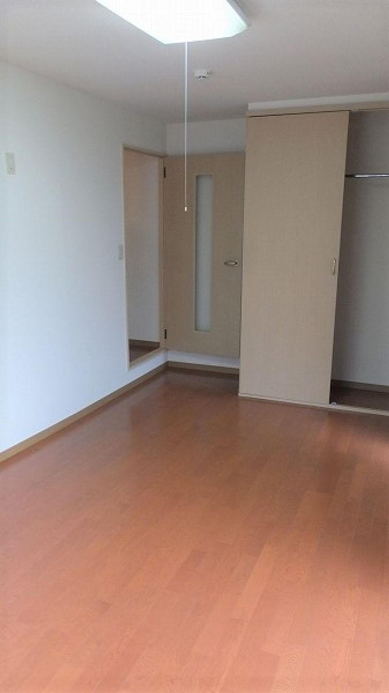 レオパレス向田 寝室
