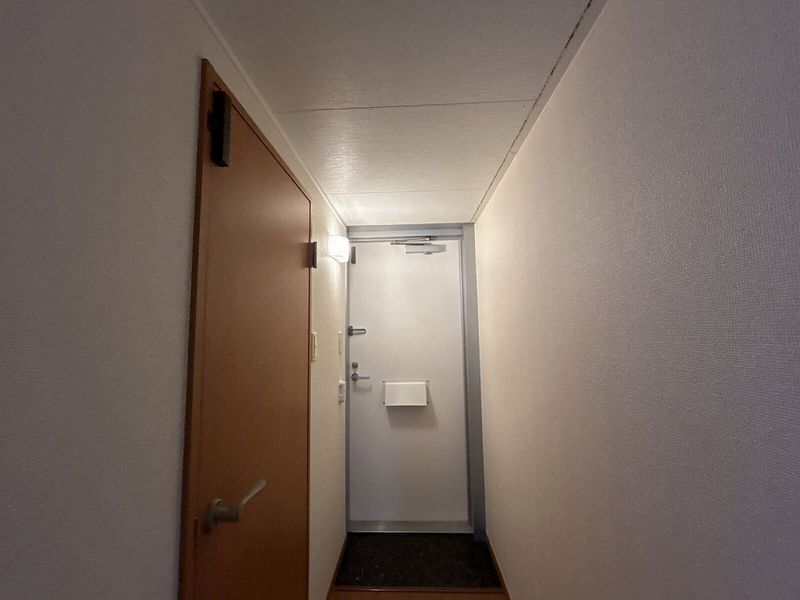 レオパレスシャルム 玄関