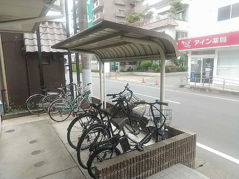 レオパレス彩 駐車場