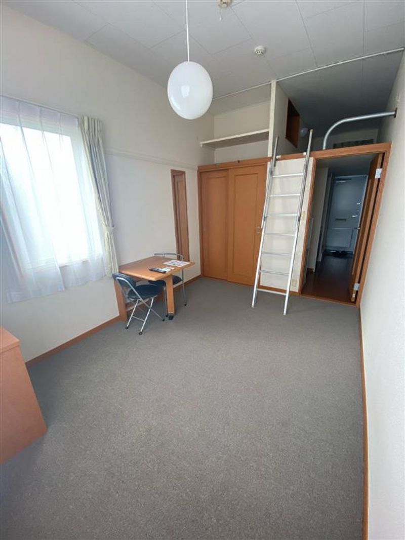 レオパレスフェリース上野 居間