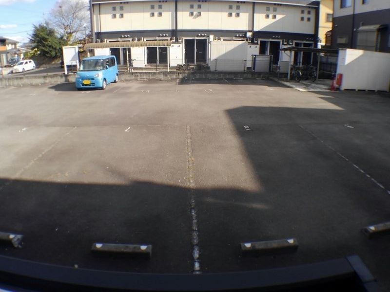 レオパレスグランドゥールレイナ 駐車場