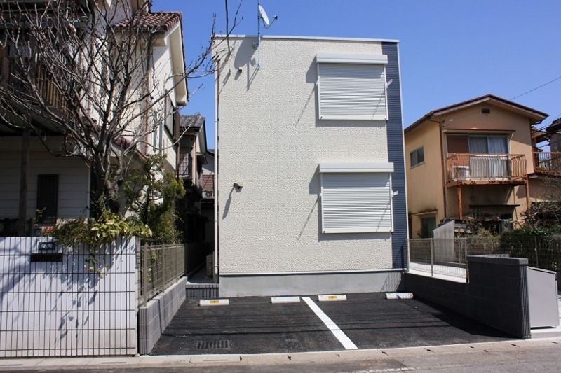 レオネクストグランデーム越谷 駐車場