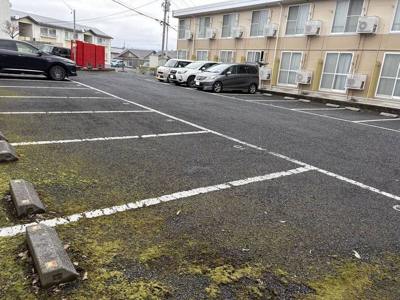 レオパレス２００１ 駐車場