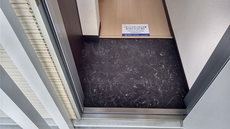 レオネクスト西滝 玄関