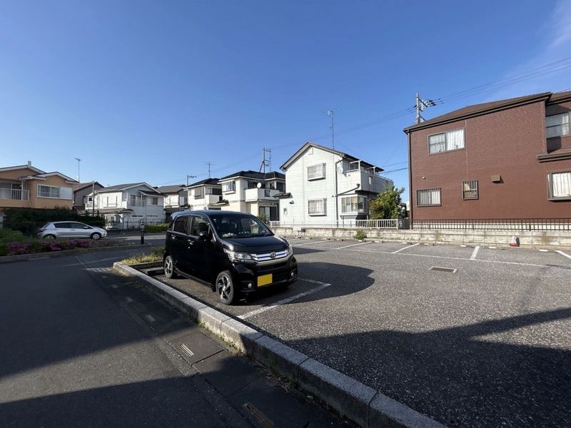 レオパレスアムール 駐車場