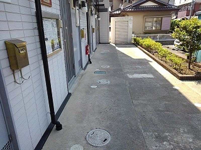 レオパレスピュアベリー エントランス