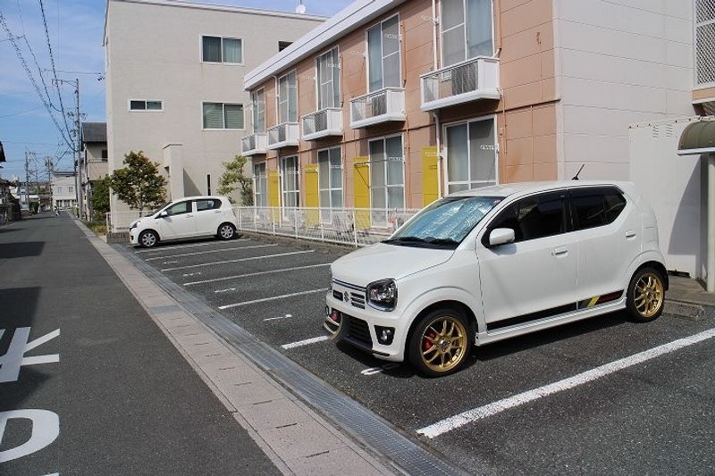 レオパレス昴 駐車場