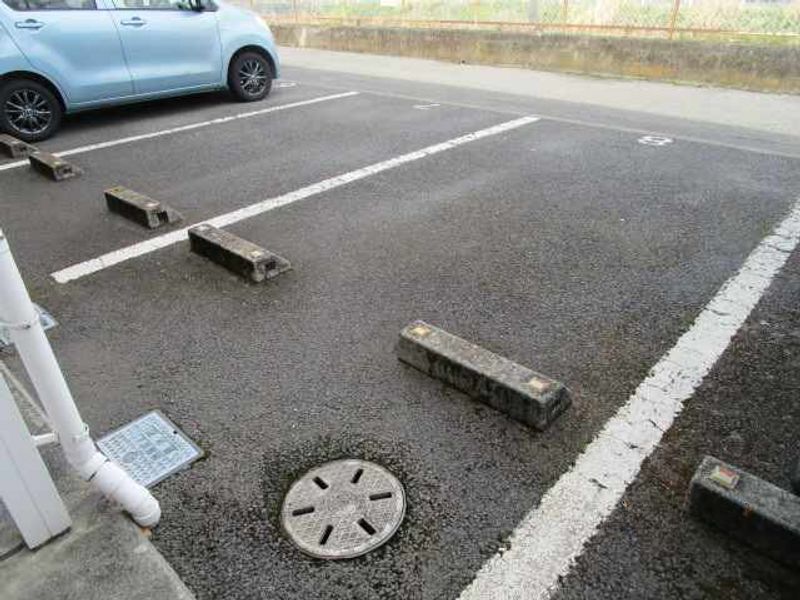レオパレススマイル 駐車場