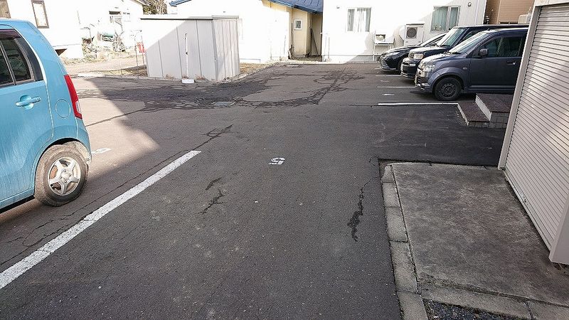レオパレスいざり 駐車場