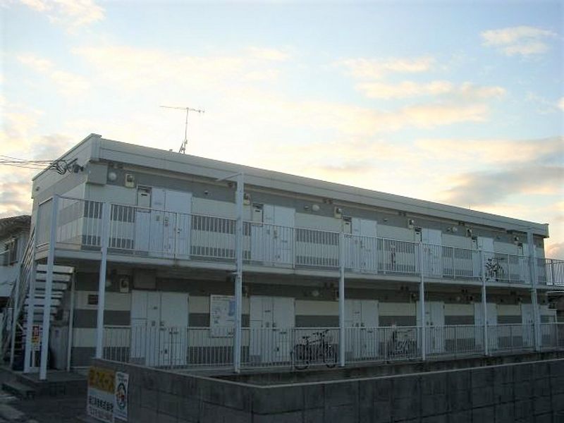 レオパレスルミエール 外観