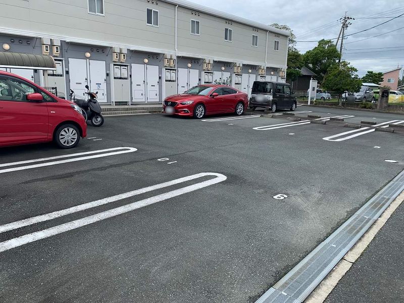 レオパレス青葉 駐車場