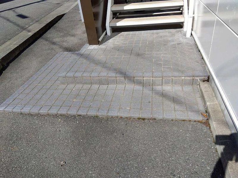 レオパレスアルナージ エントランス