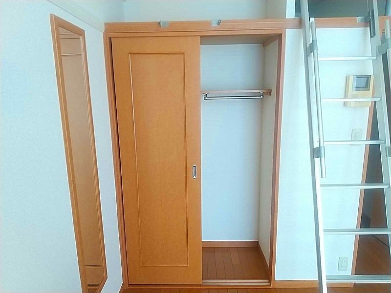 レオパレスひばりヒルズ 収納
