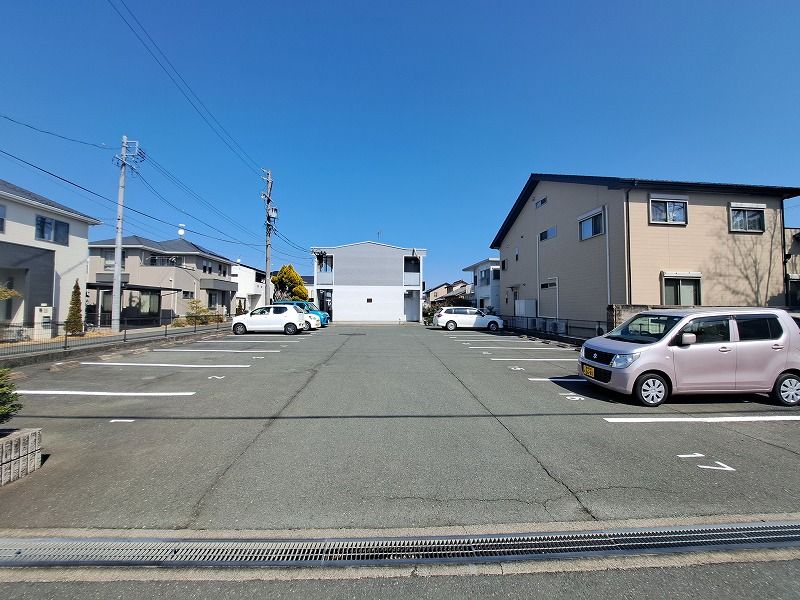 レオパレス下地 駐車場
