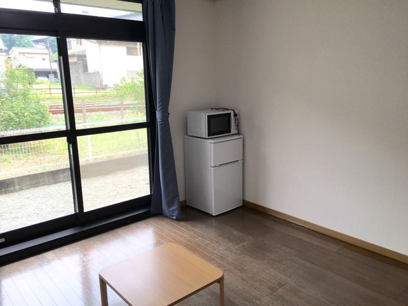 レオパレス神山 居間
