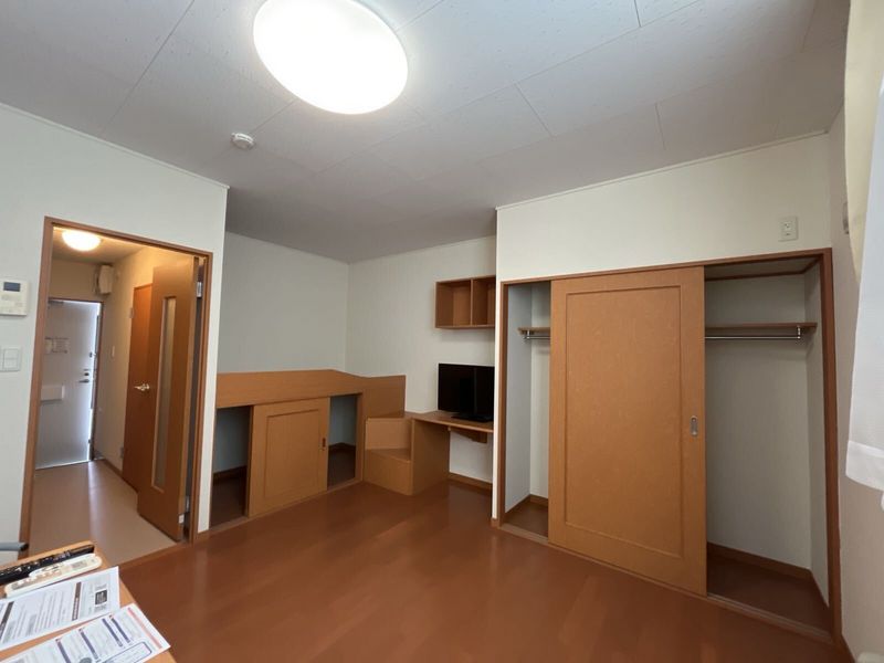 レオパレスライブリーⅡ 居間