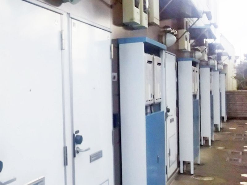 レオパレスシュプール 玄関