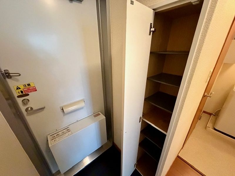 レオパレスベルヴィル 玄関