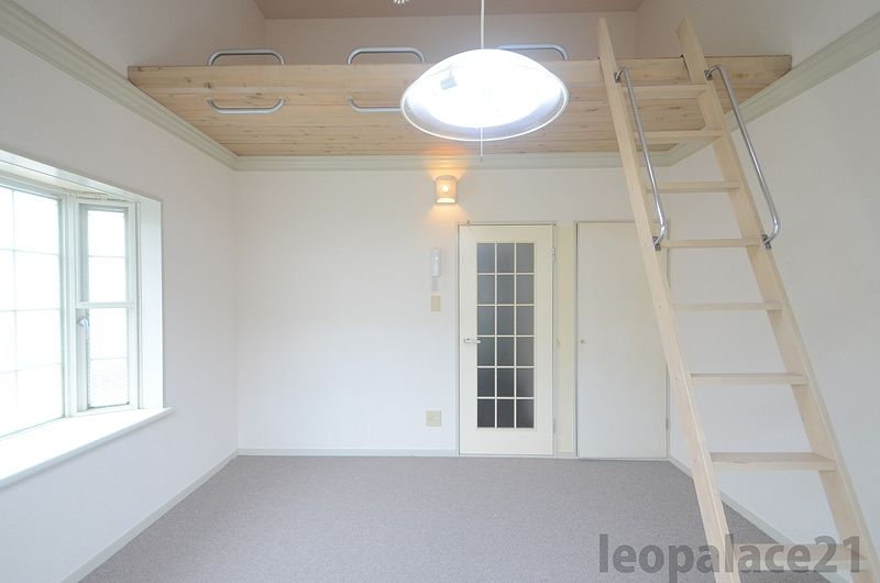 レオパレス衣笠第１ 居間