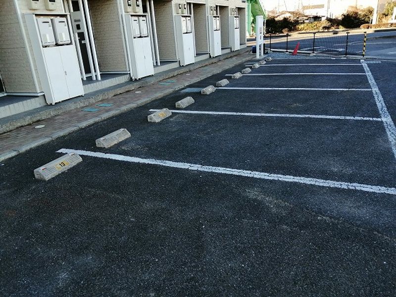 レオパレスメゾンリッツ 駐車場