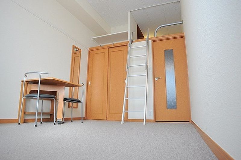 レオパレスアルカイック 居間
