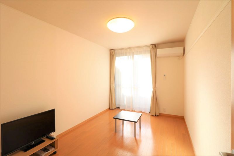 レオパレスリバービレッジ 居間