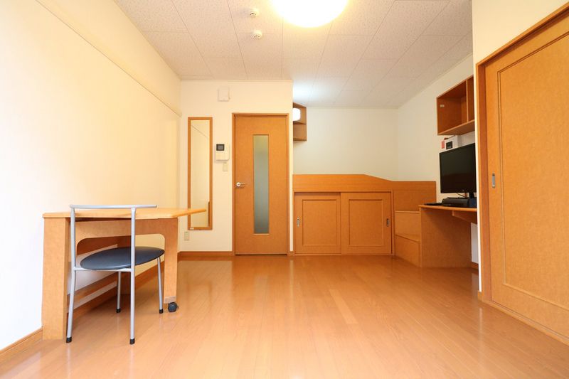 レオパレスプランタン 居間