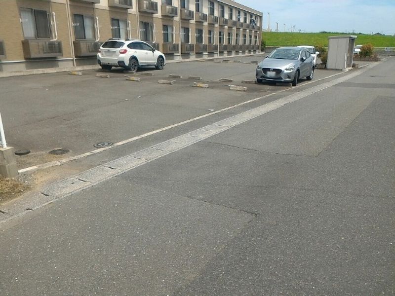 レオネクストＪ 駐車場