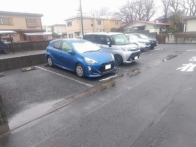レオパレスヴェール 駐車場