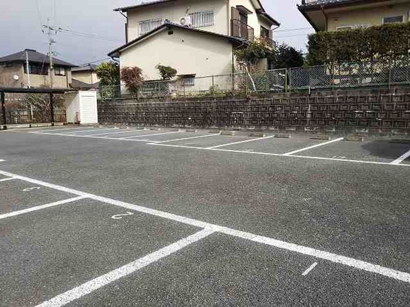 レオパレス栗林 駐車場