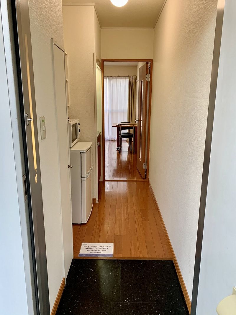 レオパレスアウル 玄関