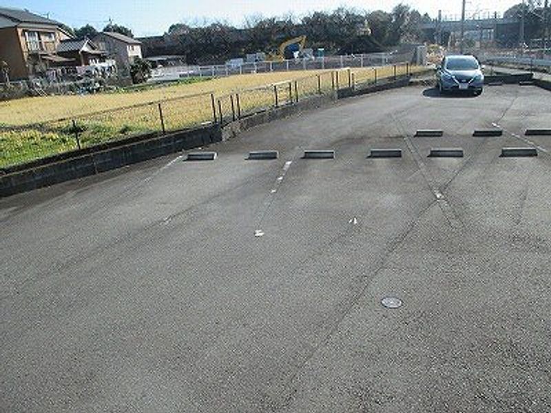 レオパレスクゥラージュ 駐車場