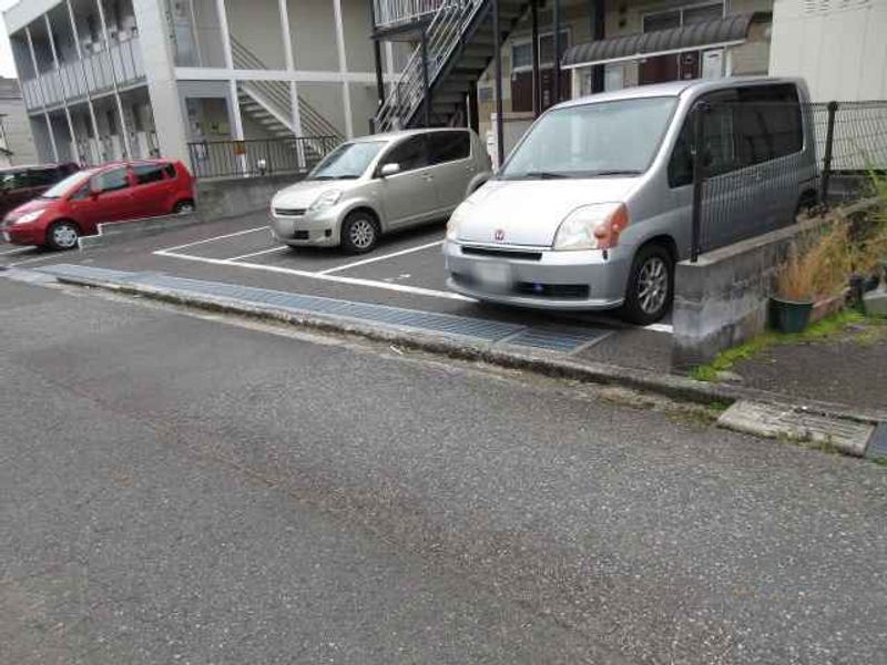レオパレスＹＵＧＡＷＡＲＡⅡ 駐車場
