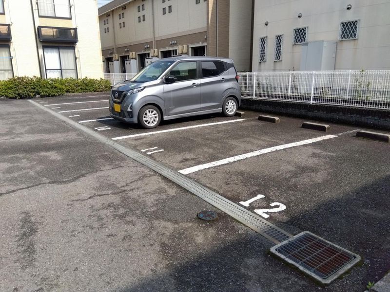レオパレス東大浜２ 駐車場