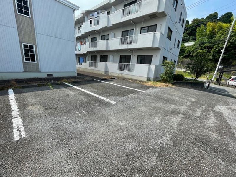 レオパレス北川 駐車場