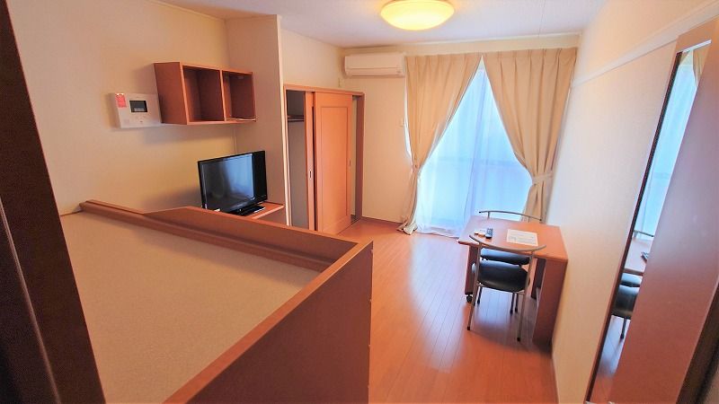 レオパレスカルチェ 居間