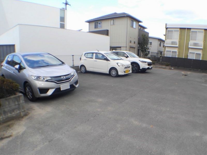 レオパレスＢＩＧ　ＳＴＯＮＥ 駐車場