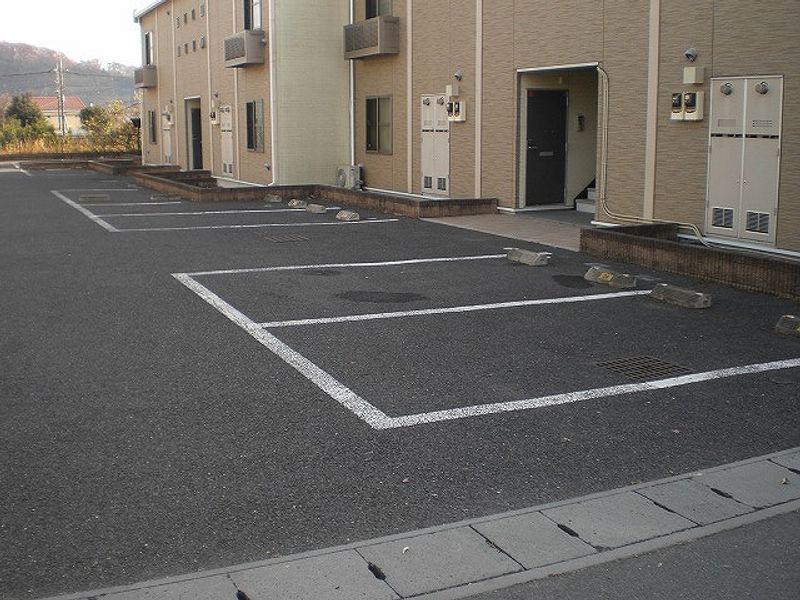 レオネクスト春日岡ヴィータ 駐車場