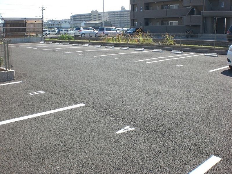 レオパレスアカシ 駐車場