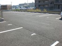 レオパレスアカシ 駐車場