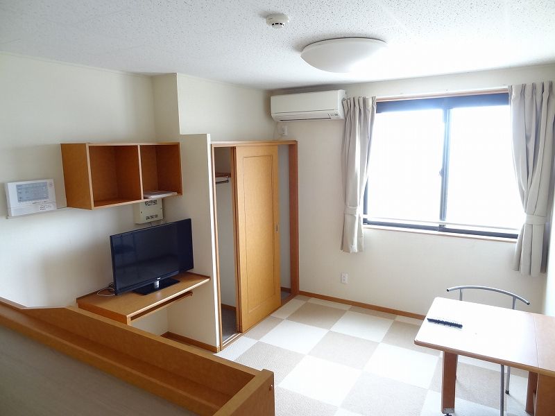 レオパレスネーブルⅠ 居間